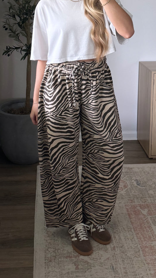 Oversized Barrel Sweats / Zebra