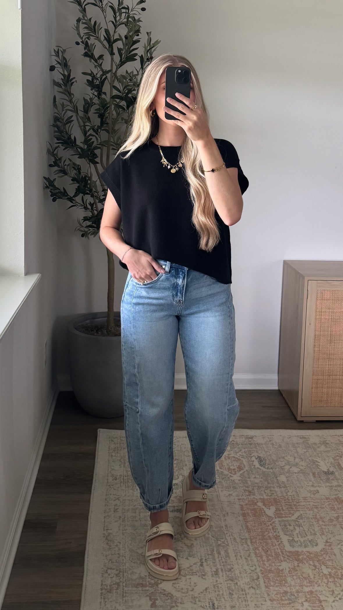 Classic Sweater Vest / Black