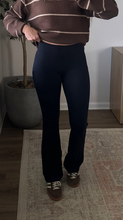 Flare Side Pocket Leggings / Black