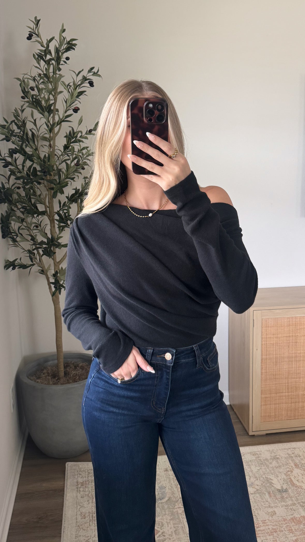 Off-Shoulder Knit Top / Ash Black