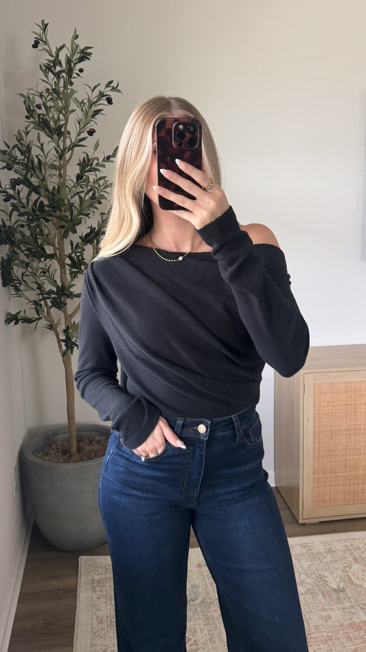 Off-Shoulder Knit Top / Ash Black