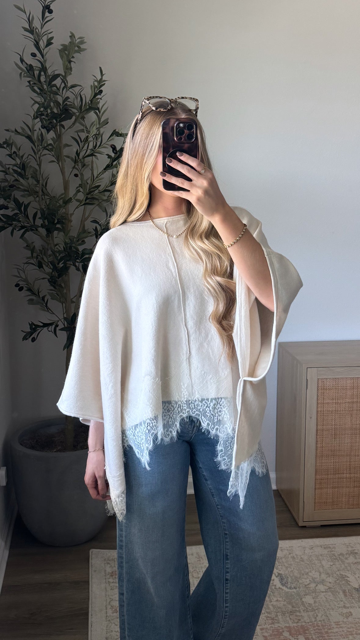 Lace Hem Poncho / Ivory