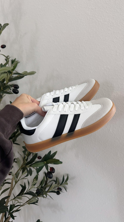 Mia Sneakers / White + Black