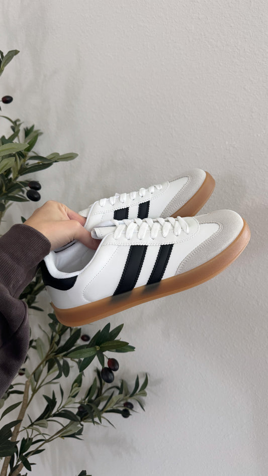 Mia Sneakers / White + Black