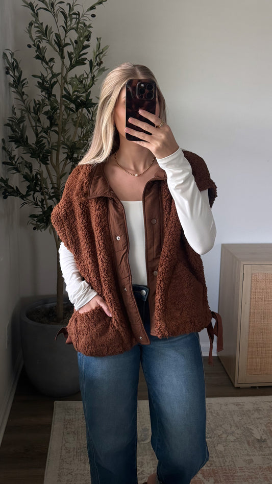 Side Tie Sherpa Vest /  Chestnut