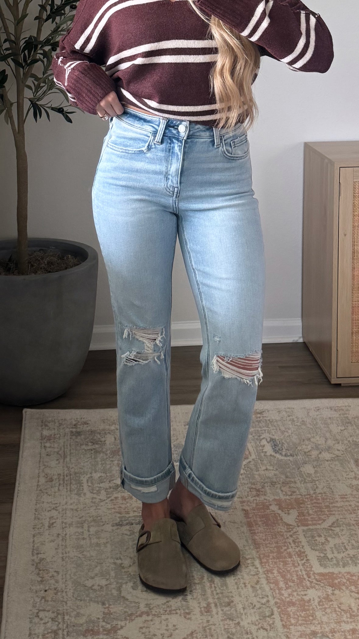 Isabella Comfort Denim / Lightwash Distressed