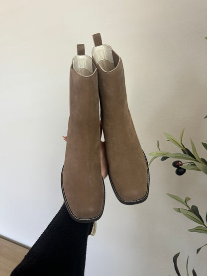 Square Toe Bootie / Brown
