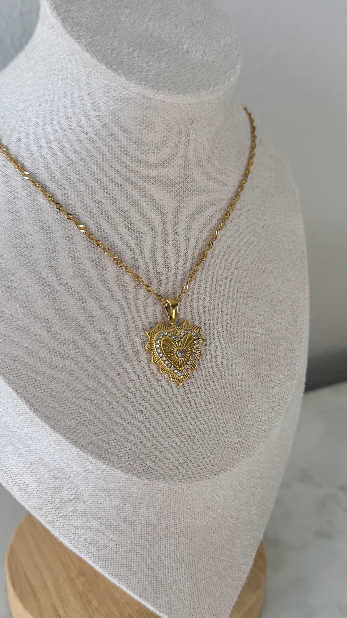 Amour Heart Necklace / Gold