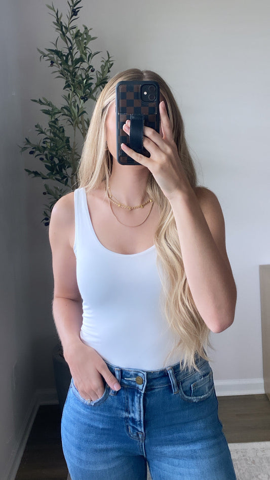 Low Scoop Neck Basic / White