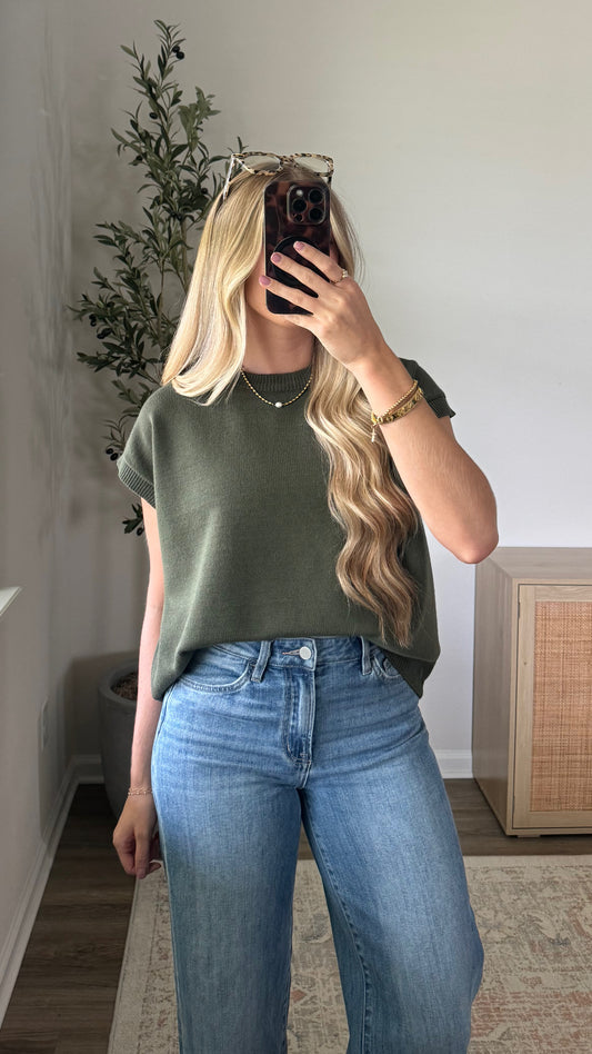Classic Sweater Vest / Dark Green