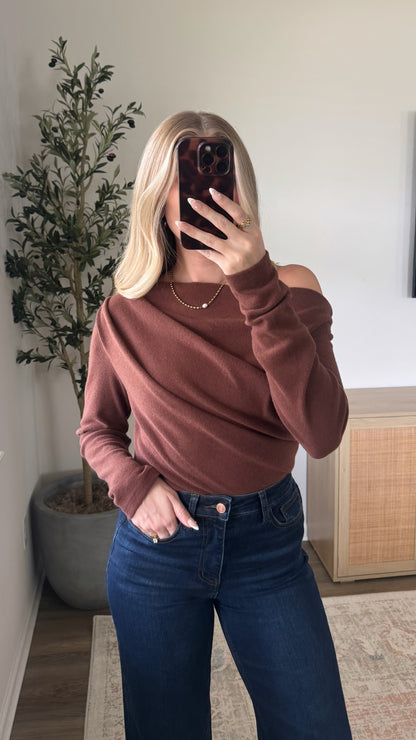 Off-Shoulder Knit Top / Hazelnut