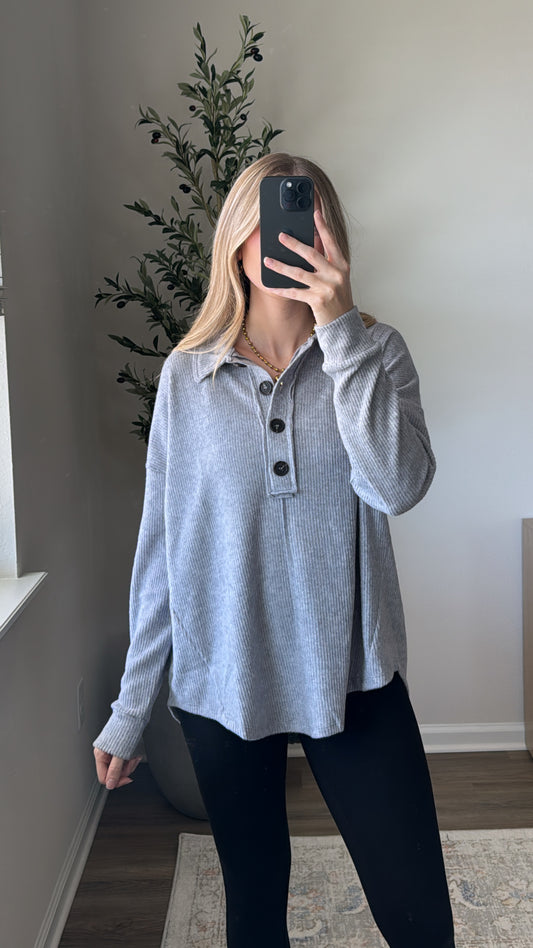 Skylar Henley Top / Grey