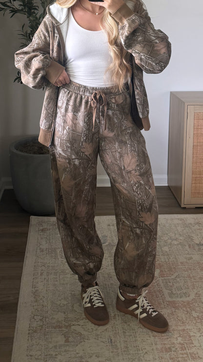 Cozy Camo Joggers / Brown