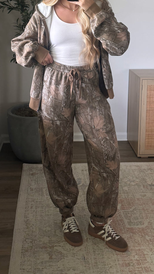 Cozy Camo Joggers / Brown