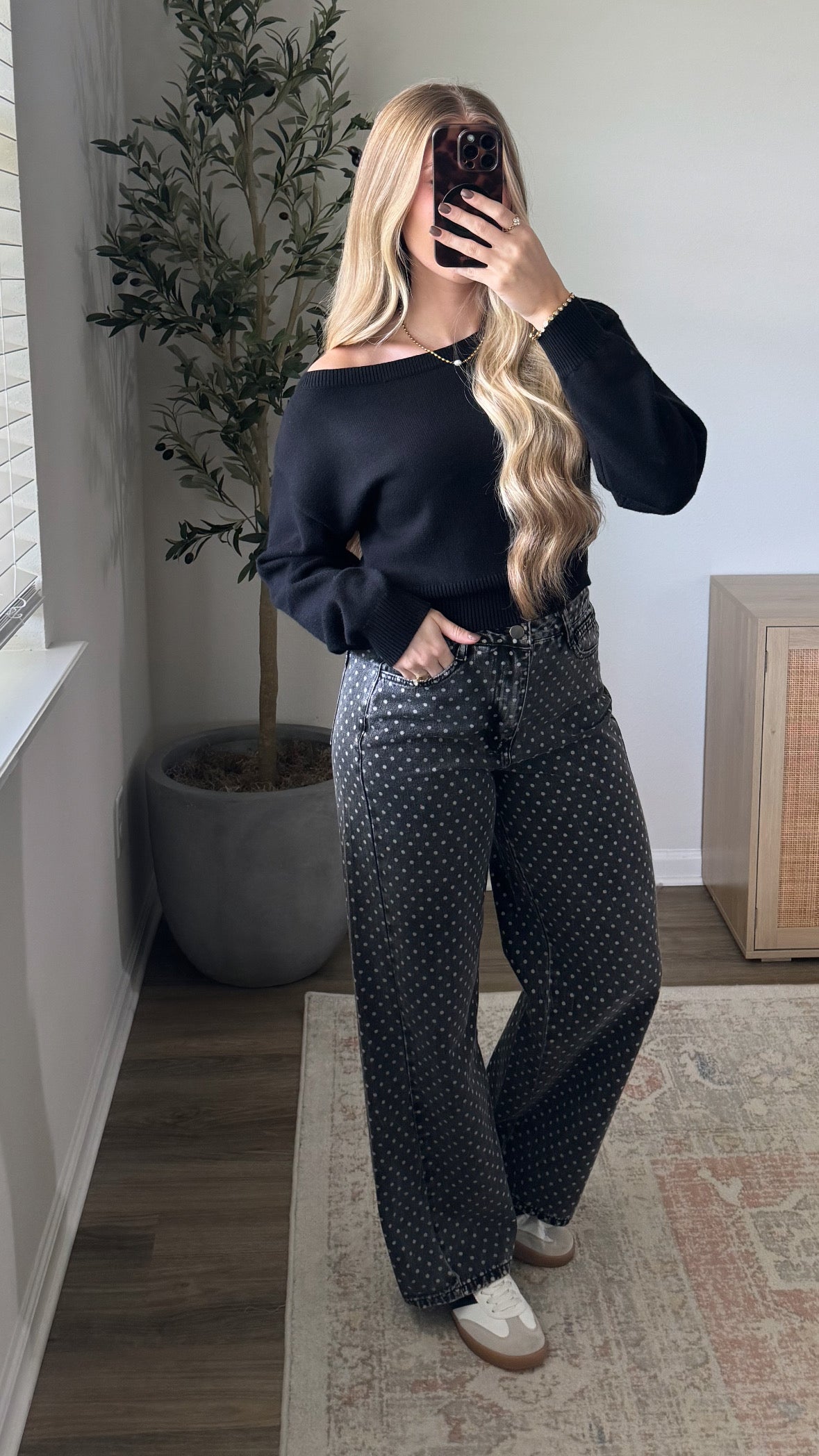 Off Shoulder Knit Top / Black