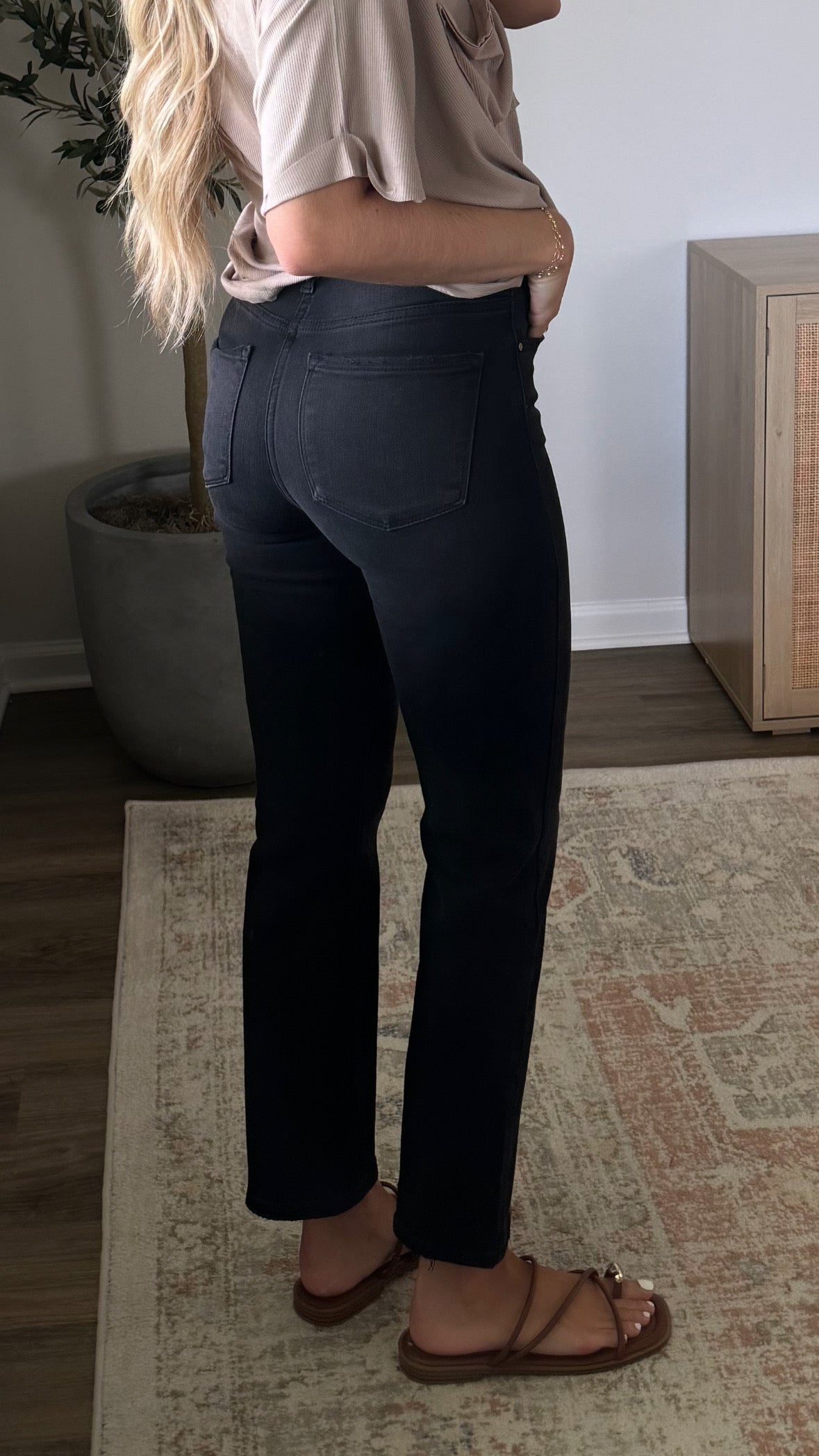 Comfort Straight Denim / Washed Black