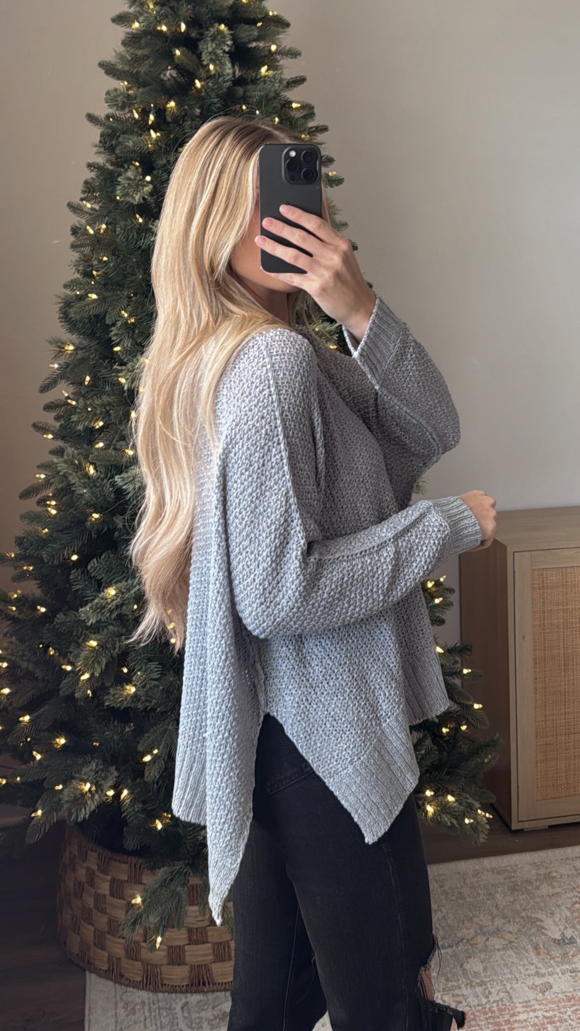 Jayla V-Neck Sweater / Grey