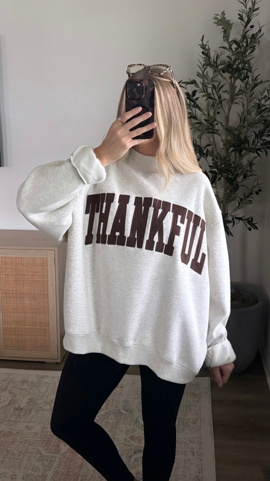 Thankful Embroidered Mock Neck Sweatshirt / Brown
