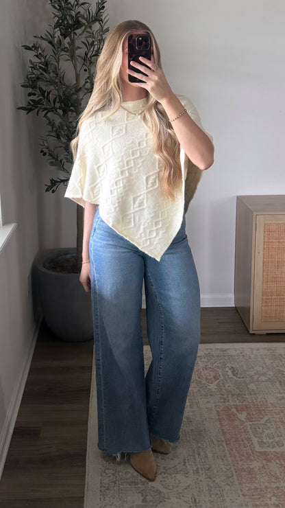 Cable Knit Poncho / Cream