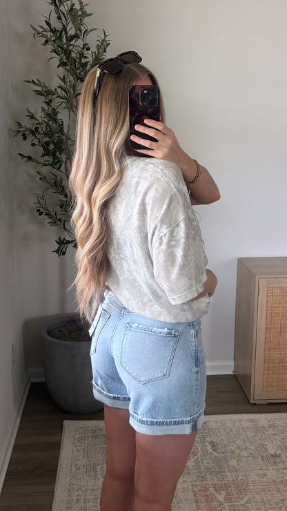 Casey Denim Shorts / Light Wash