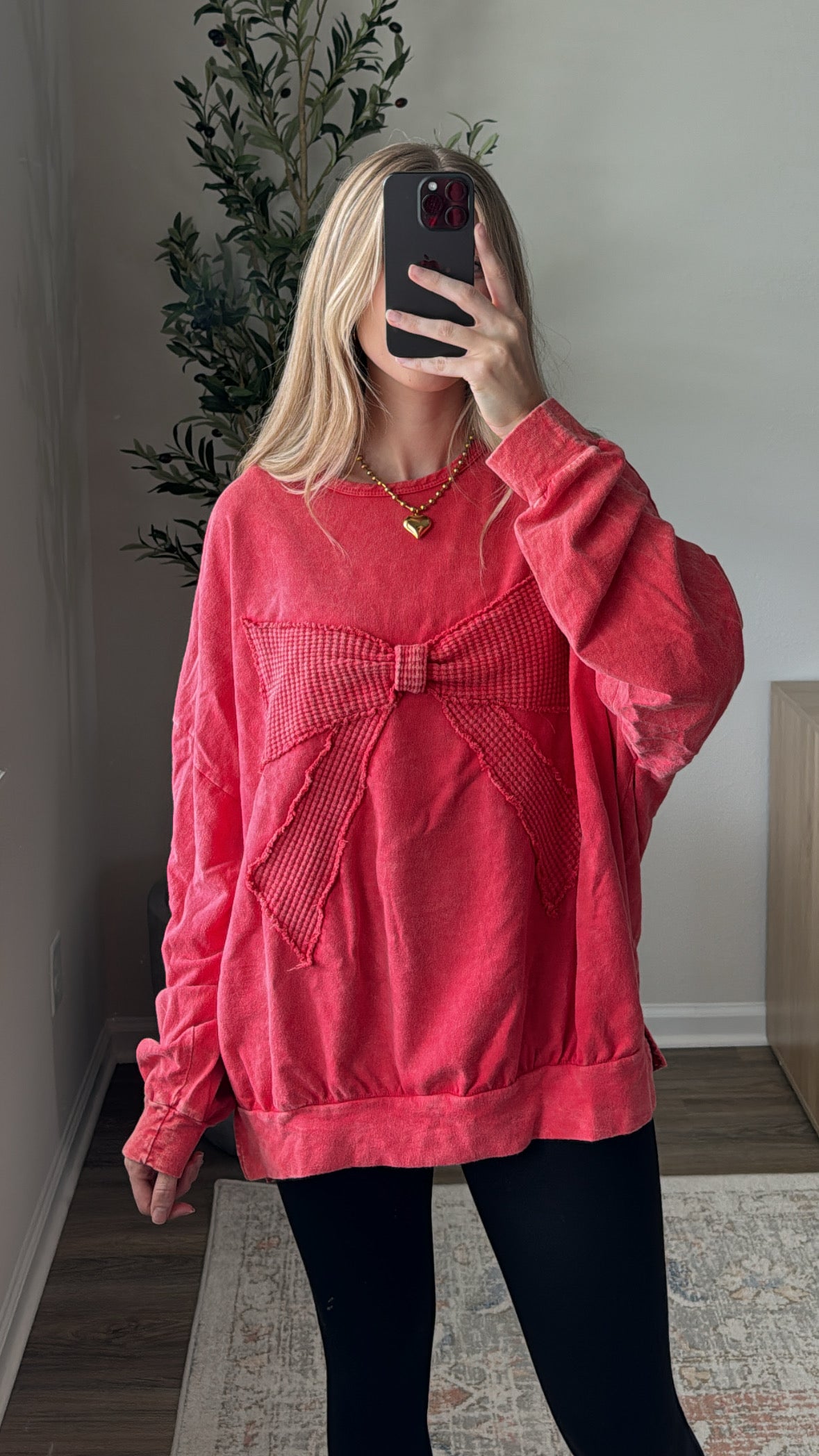 Mistletoe Bow Pullover / Washed Red