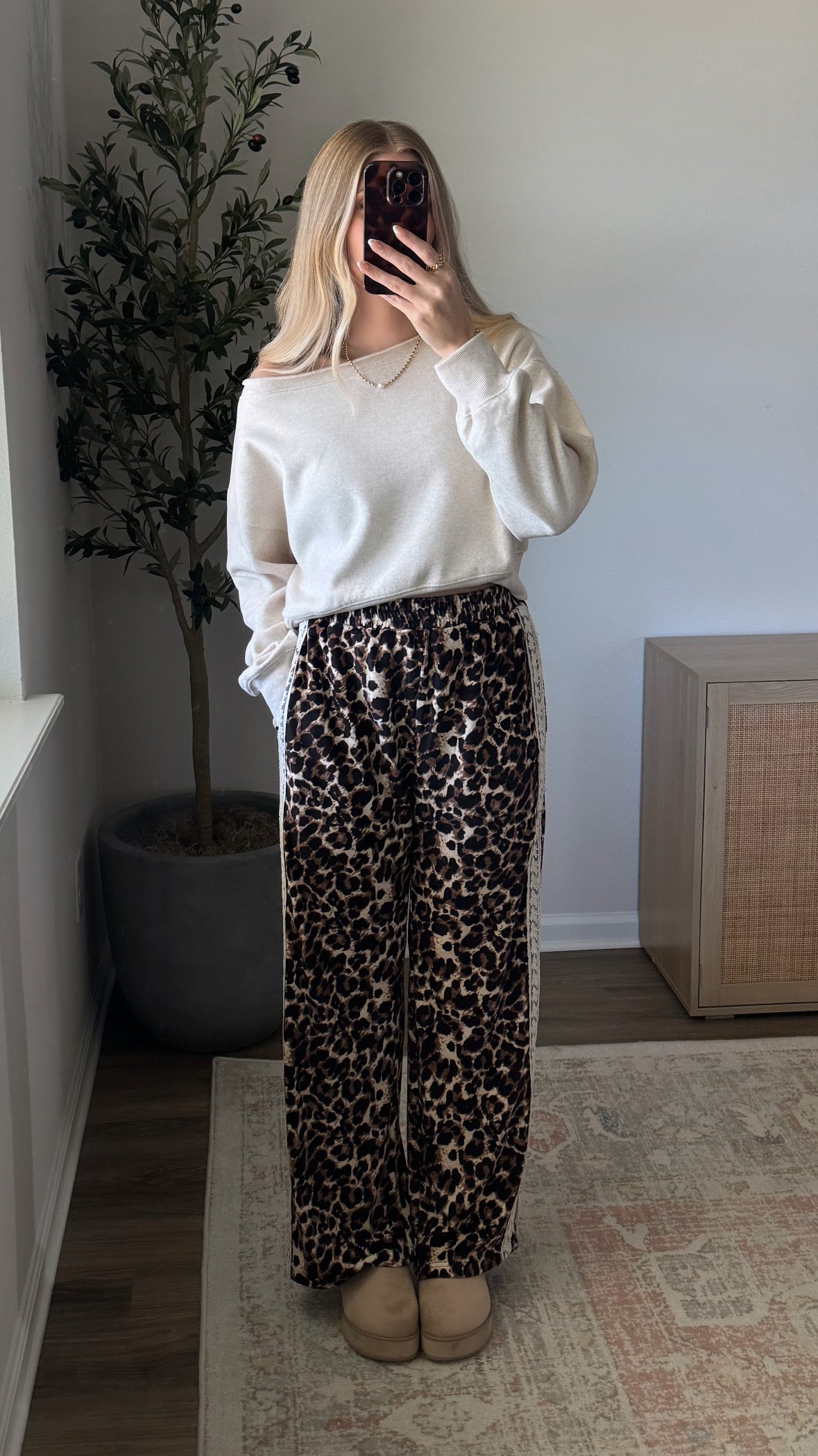 Off the Shoulder Pullover / Heather Beige