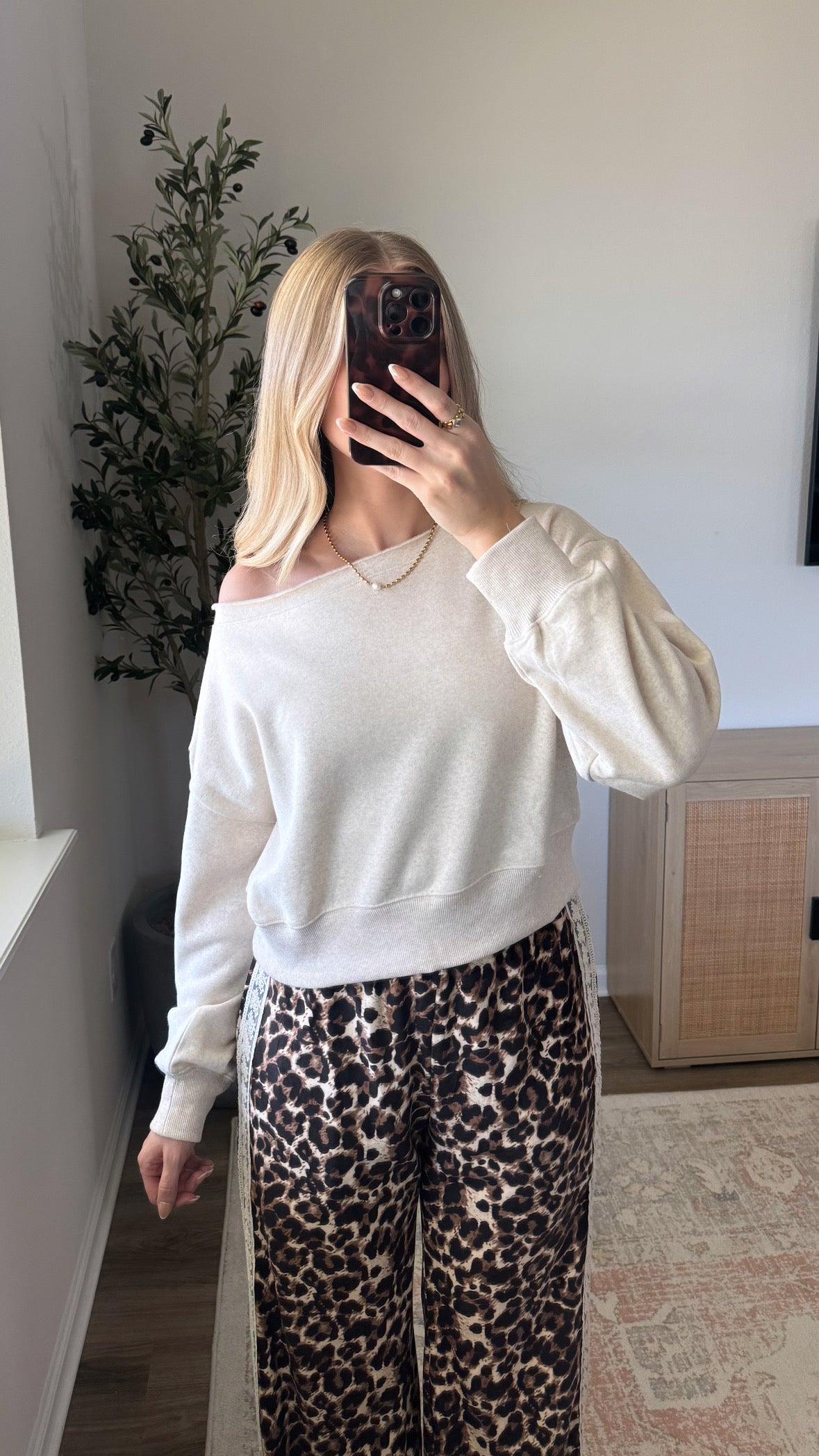 Off the Shoulder Pullover / Heather Beige