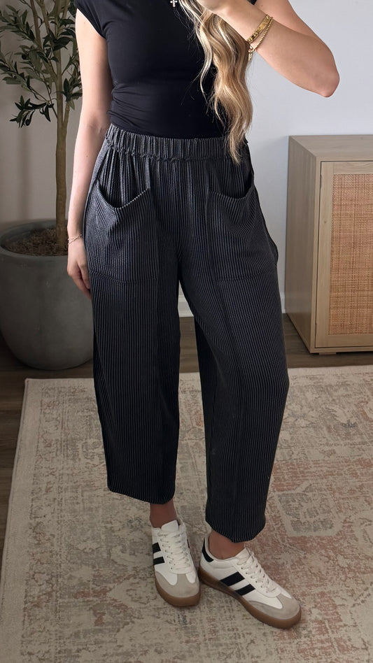 Ribbed Barrel Pants / Black