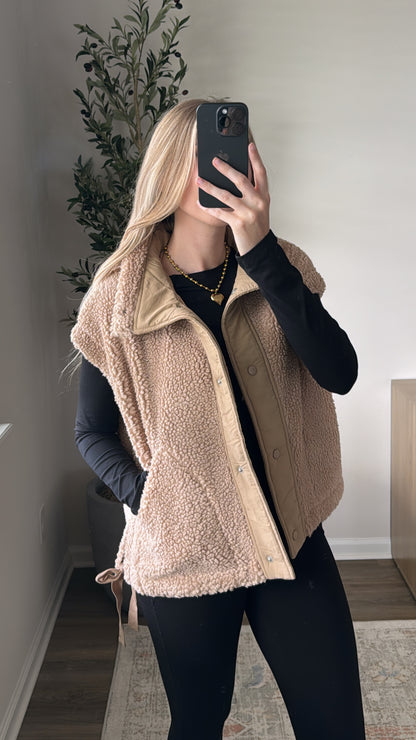 Oversized Sherpa Vest / Tan