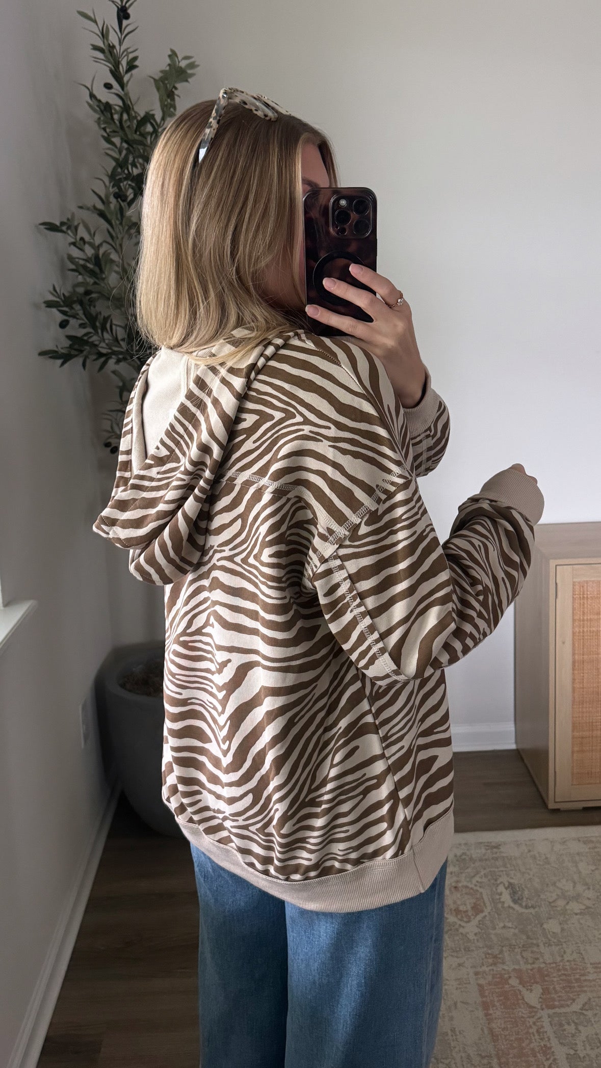 Zebra V-Neck Hoodie / Tan
