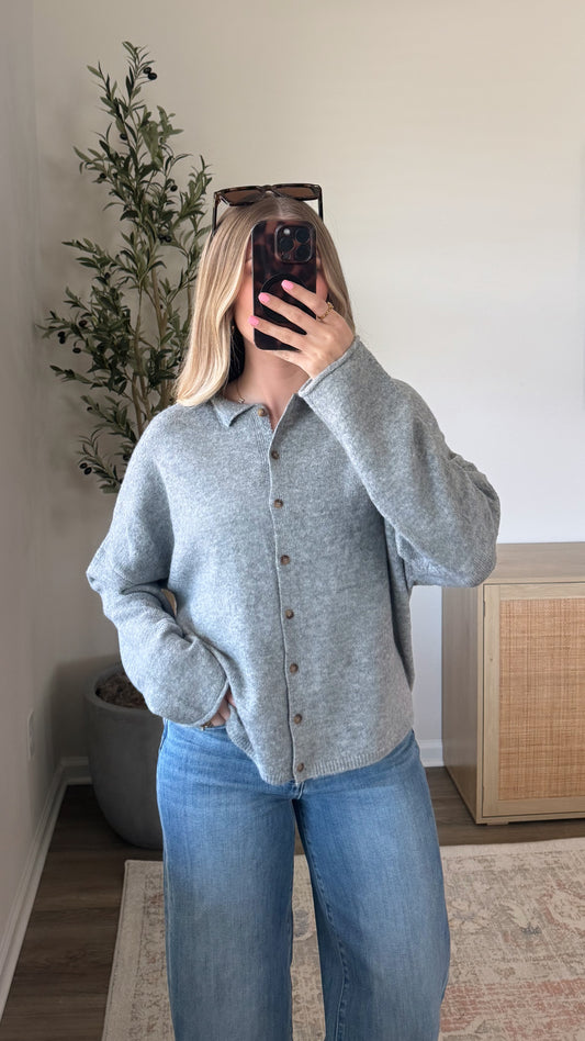 Classic Cardigan / Grey
